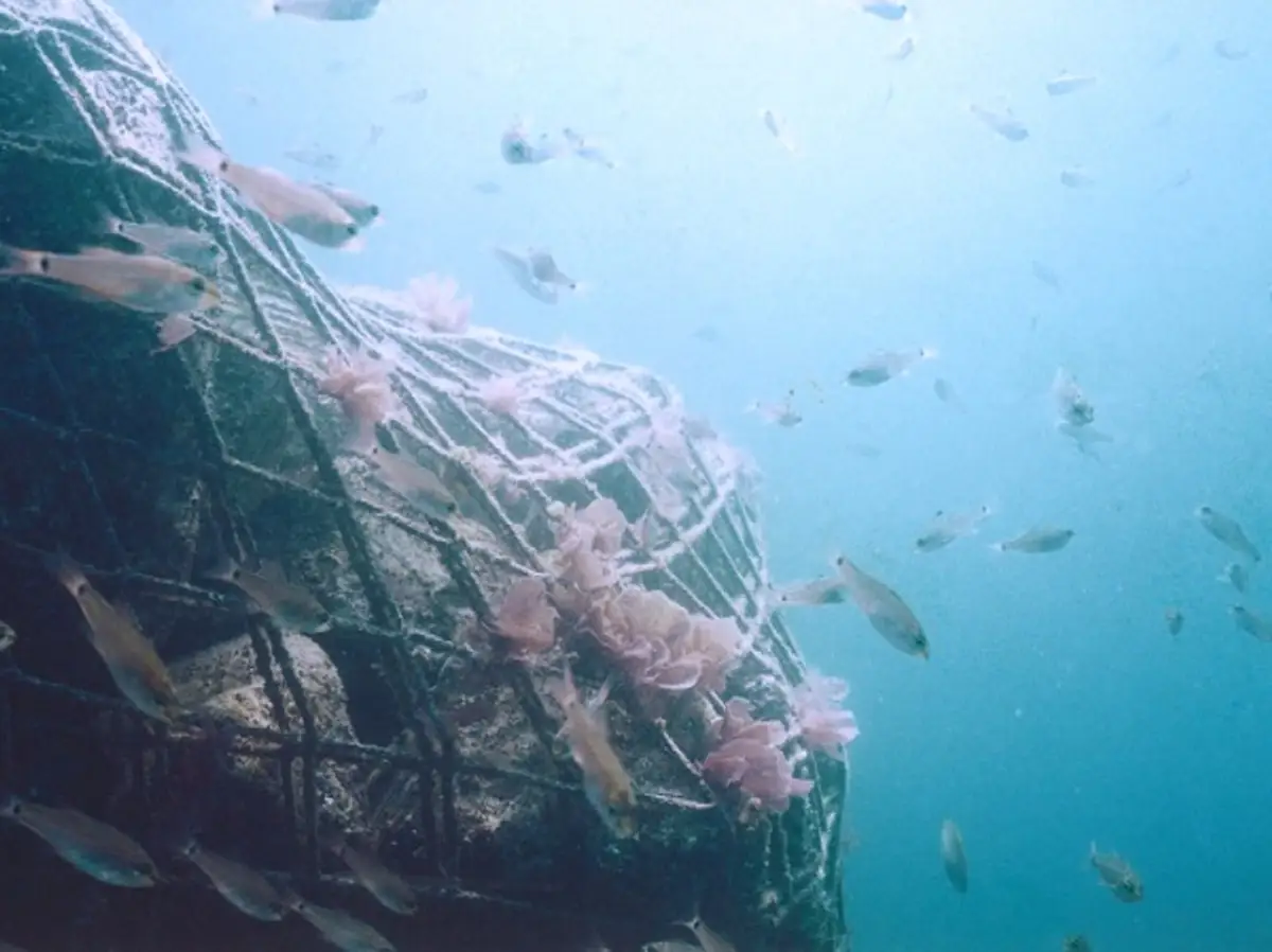 Subsea pipeline protection with rock bags