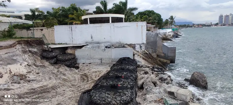 Coastal construction work with rock bags in Panama — photo 2