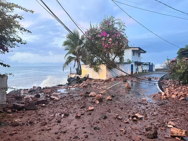 Coastal construction work with rock bags in Panama — photo 7