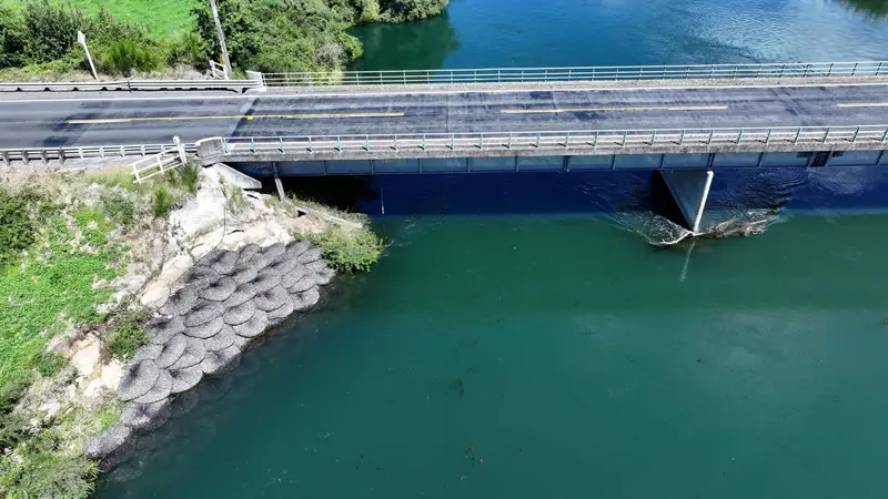 River and bridge revetment with rock bags in New Zealand — photo 3