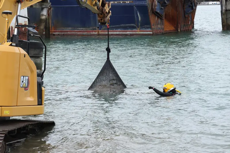 Port works with rock bags in New Zealand — photo 2