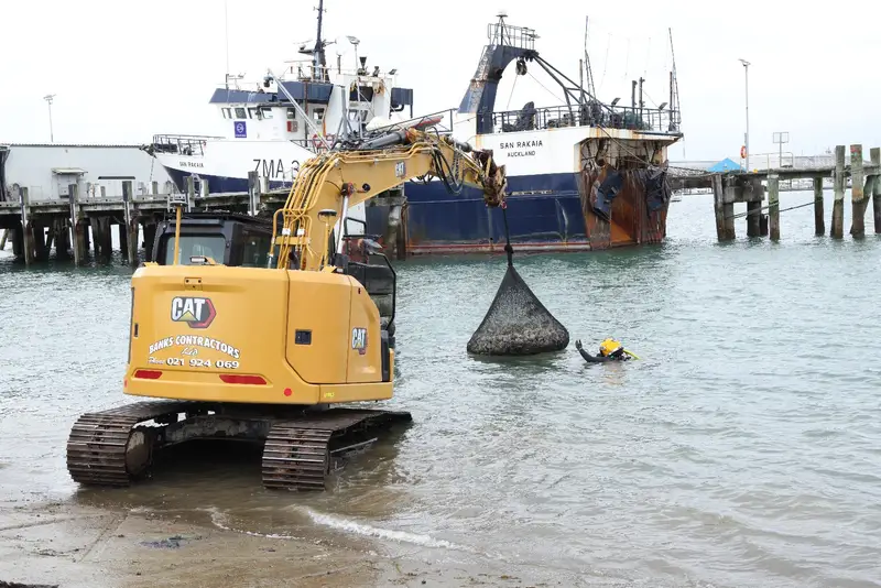 Port works with rock bags in New Zealand — photo 3