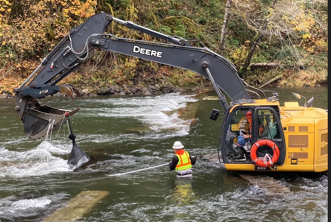 Washington DFW temporary weir at Sol Duc built with rock bags — photo 3