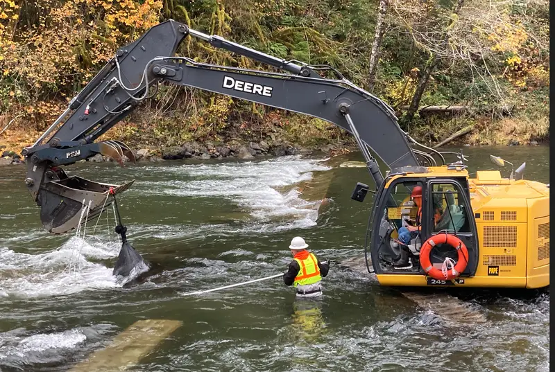 Washington DFW temporary weir at Sol Duc built with rock bags — photo 3